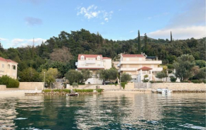 3 Bedroom Cozy Apartment In Slano